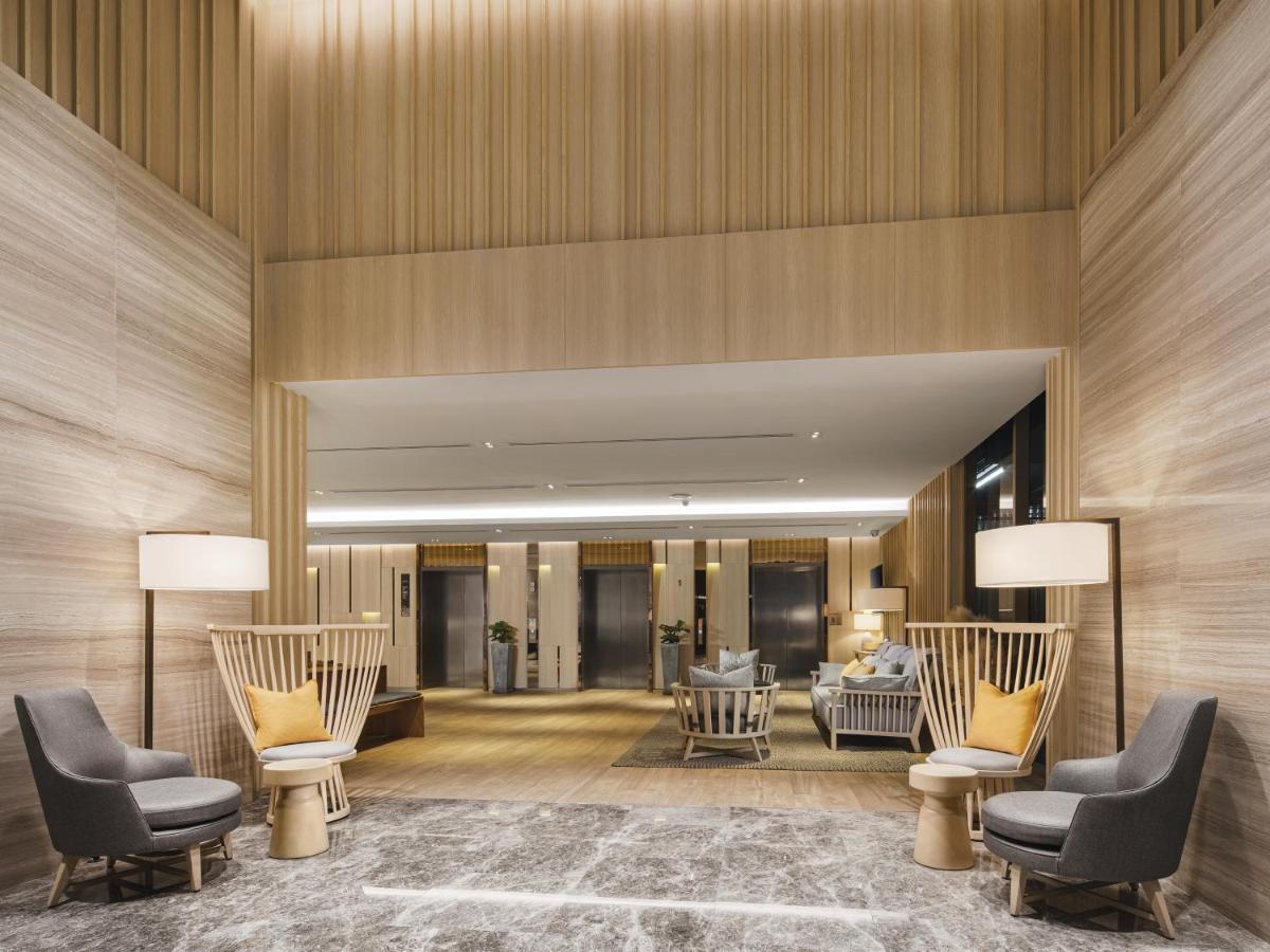 Oakwood Suites Bangkok Kültér fotó The lobby of the hotel