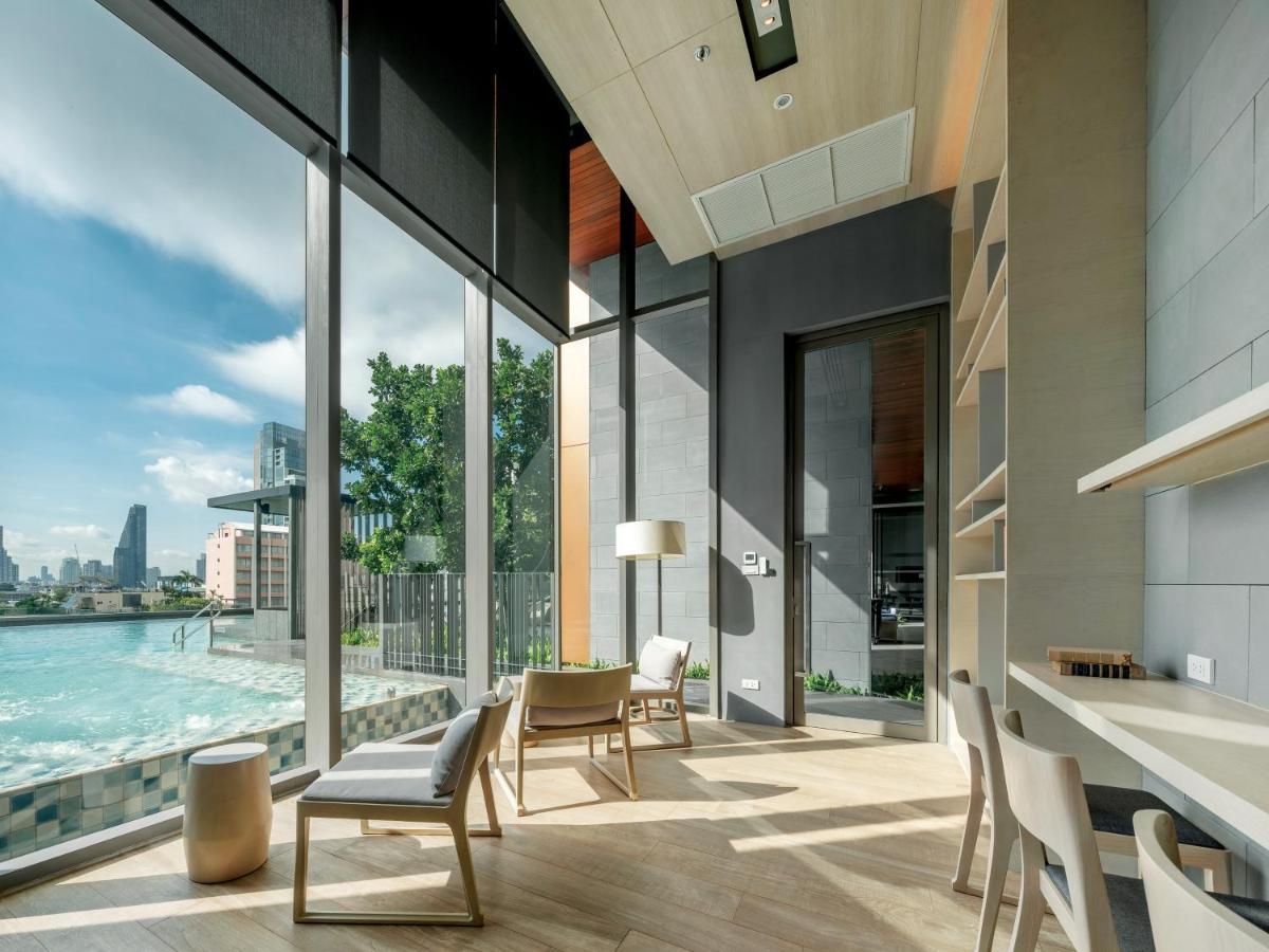 Oakwood Suites Bangkok Kültér fotó The Library