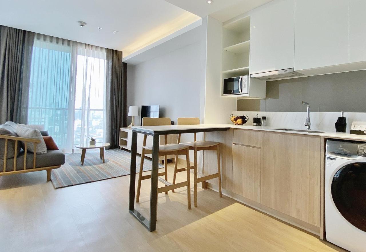 Oakwood Suites Bangkok Kültér fotó A typical studio apartment