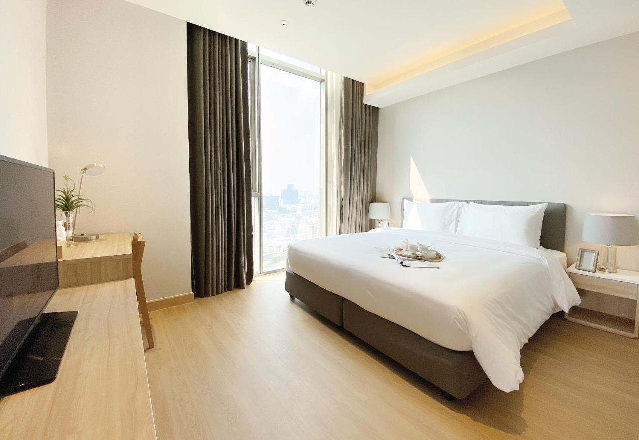 Oakwood Suites Bangkok Kültér fotó Deluxe Room