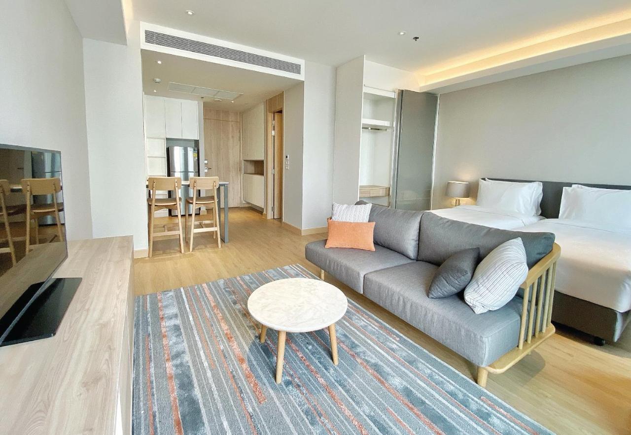 Oakwood Suites Bangkok Kültér fotó A typical one-bedroom apartment